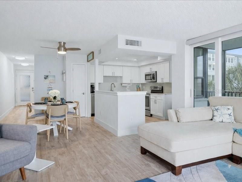 Activo con contrato: $549,000 (2 camas, 2 baños, 1085 Pies cuadrados)