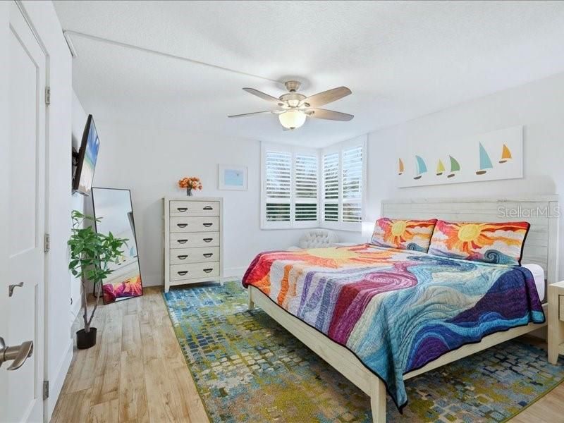 Activo con contrato: $549,000 (2 camas, 2 baños, 1085 Pies cuadrados)