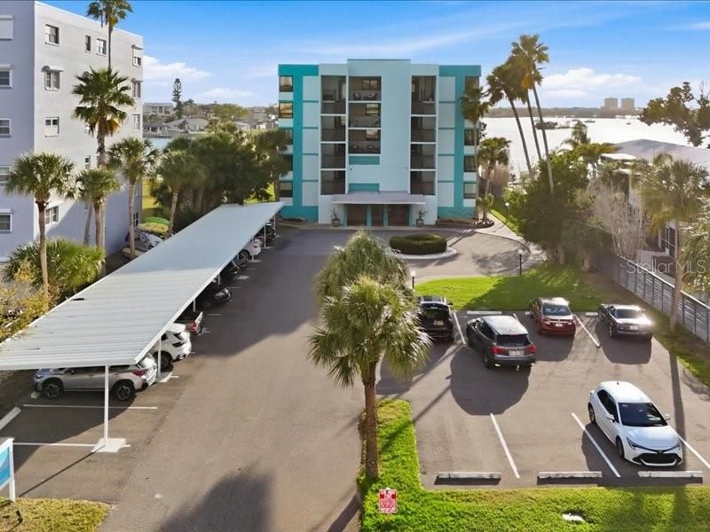 Activo con contrato: $549,000 (2 camas, 2 baños, 1085 Pies cuadrados)