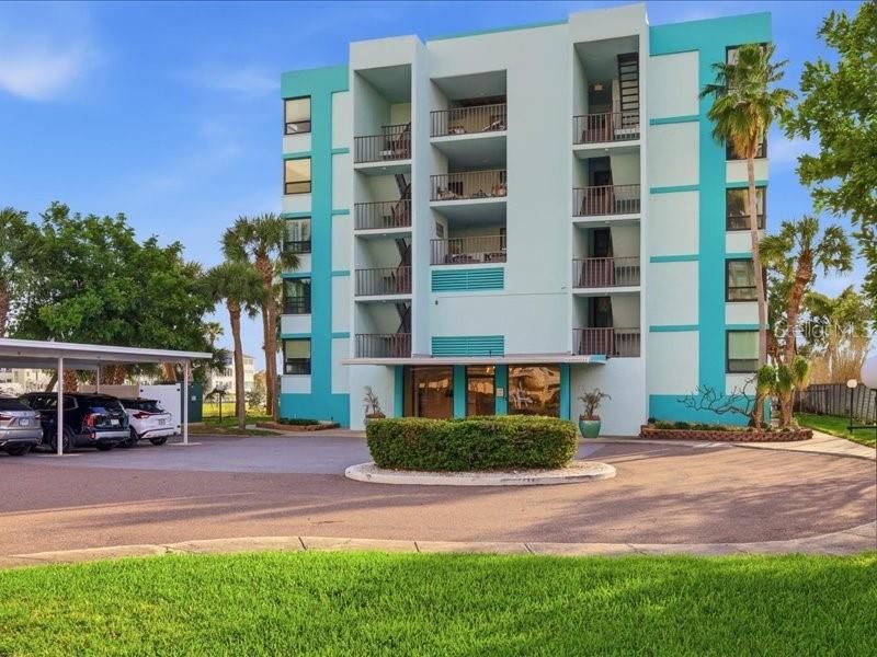 Activo con contrato: $549,000 (2 camas, 2 baños, 1085 Pies cuadrados)