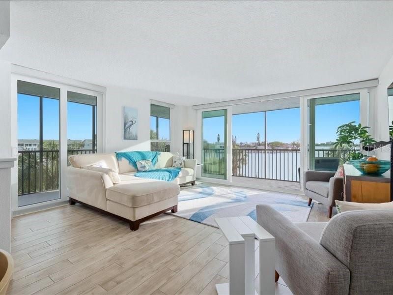 Activo con contrato: $549,000 (2 camas, 2 baños, 1085 Pies cuadrados)