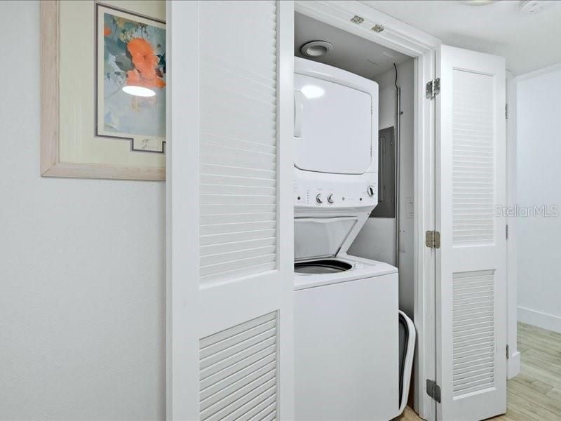 Activo con contrato: $549,000 (2 camas, 2 baños, 1085 Pies cuadrados)