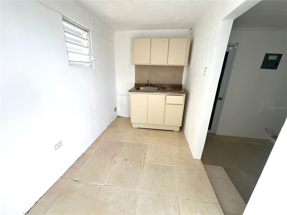 Activo con contrato: $205,000 (4 camas, 2 baños, 1646 Pies cuadrados)