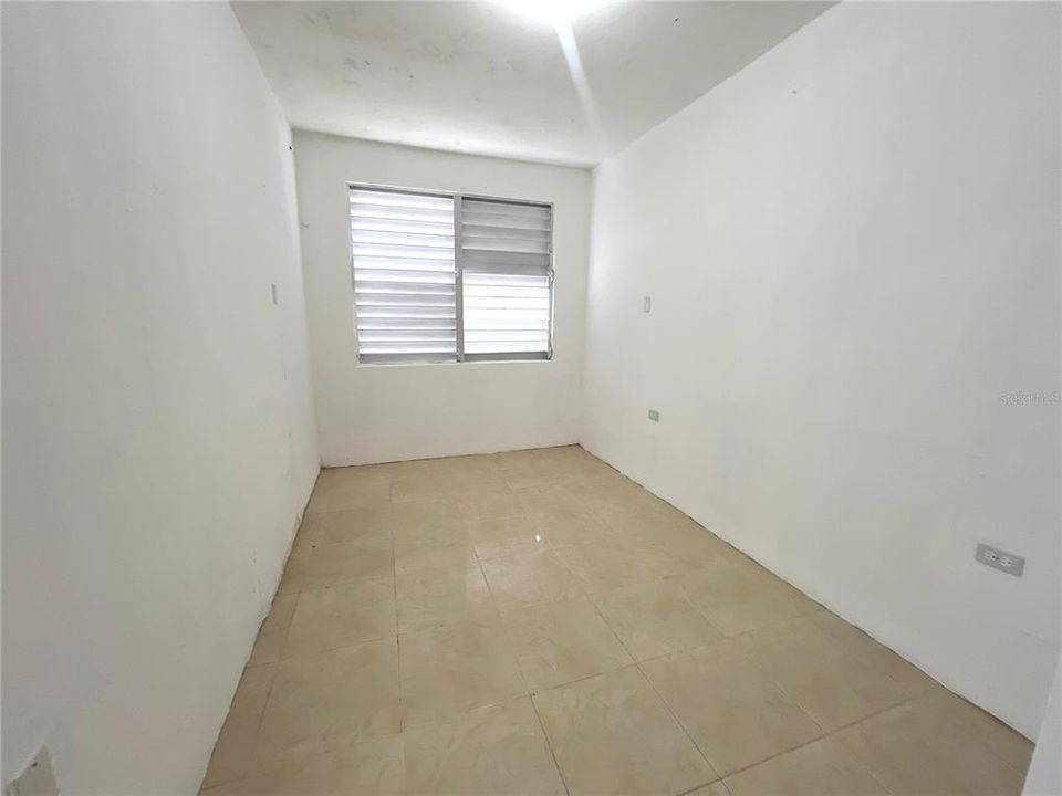 Activo con contrato: $205,000 (4 camas, 2 baños, 1646 Pies cuadrados)
