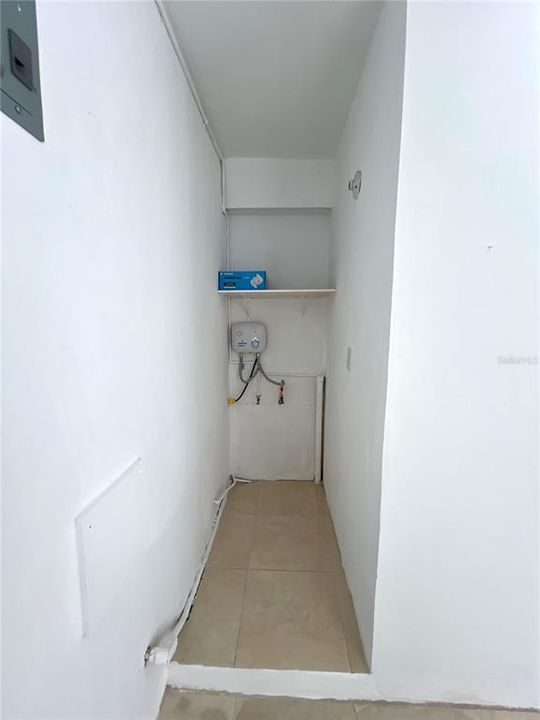 Activo con contrato: $205,000 (4 camas, 2 baños, 1646 Pies cuadrados)