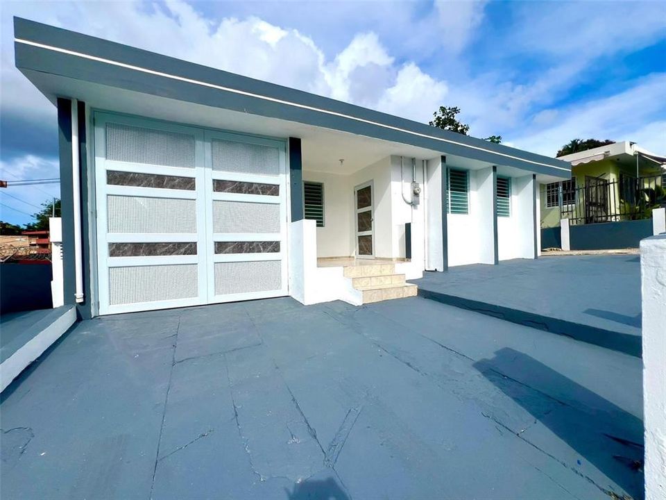 Activo con contrato: $205,000 (4 camas, 2 baños, 1646 Pies cuadrados)