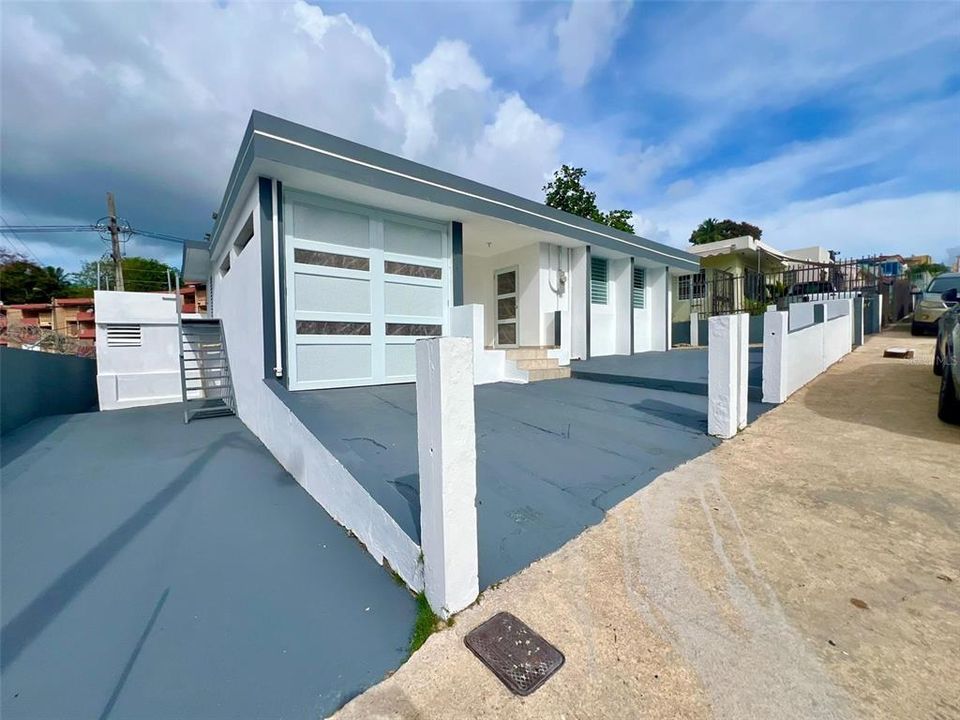 Activo con contrato: $205,000 (4 camas, 2 baños, 1646 Pies cuadrados)