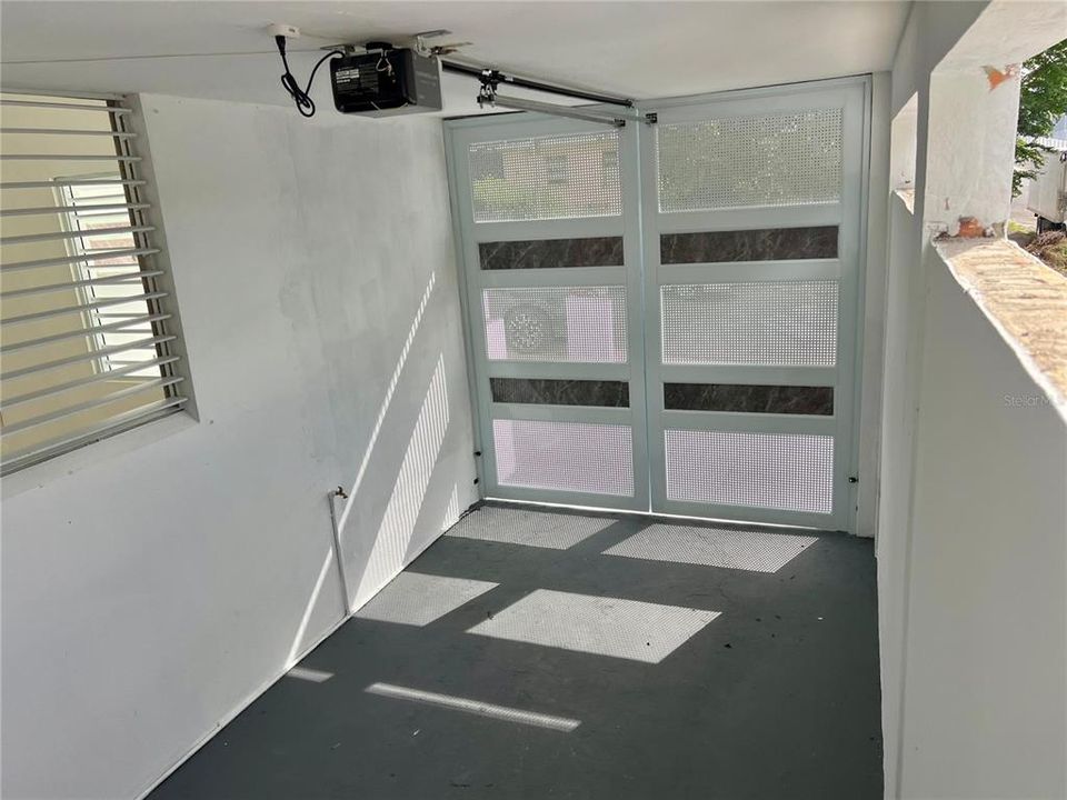 Activo con contrato: $205,000 (4 camas, 2 baños, 1646 Pies cuadrados)