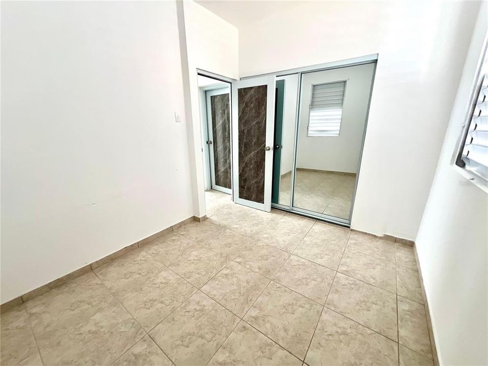 Activo con contrato: $205,000 (4 camas, 2 baños, 1646 Pies cuadrados)