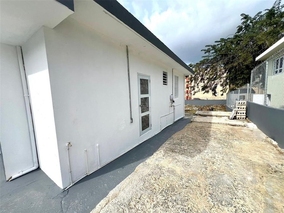 Activo con contrato: $205,000 (4 camas, 2 baños, 1646 Pies cuadrados)