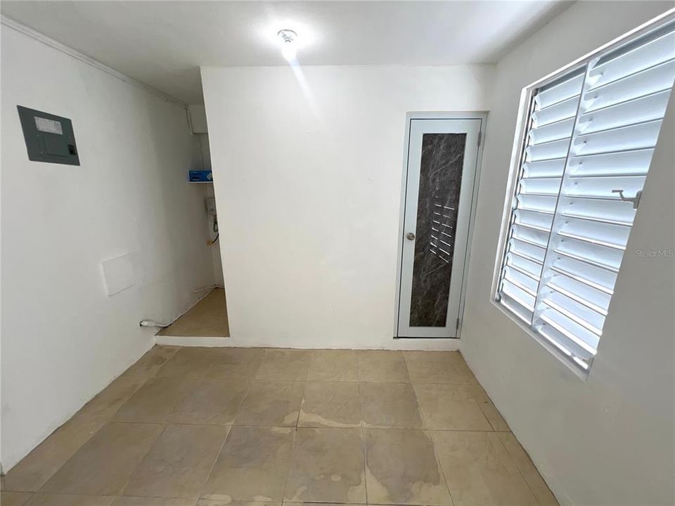 Activo con contrato: $205,000 (4 camas, 2 baños, 1646 Pies cuadrados)