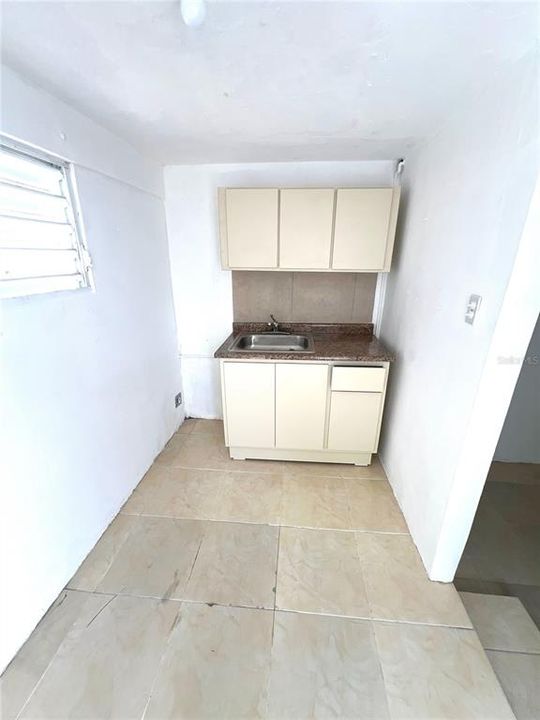 Activo con contrato: $205,000 (4 camas, 2 baños, 1646 Pies cuadrados)