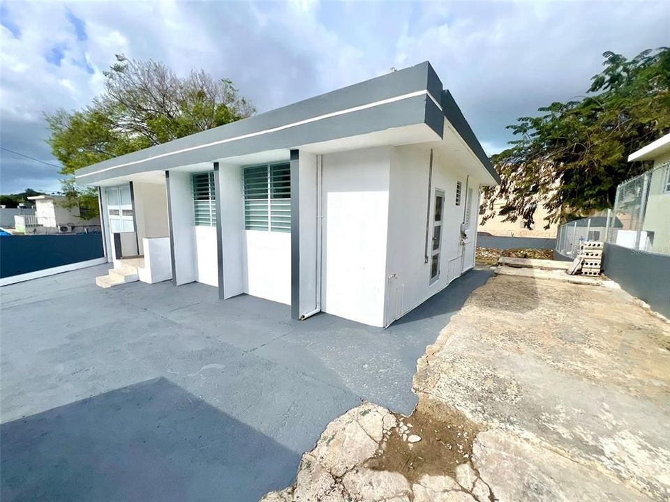 Activo con contrato: $205,000 (4 camas, 2 baños, 1646 Pies cuadrados)