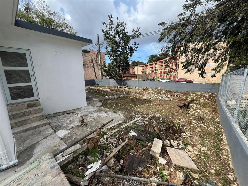 Activo con contrato: $205,000 (4 camas, 2 baños, 1646 Pies cuadrados)