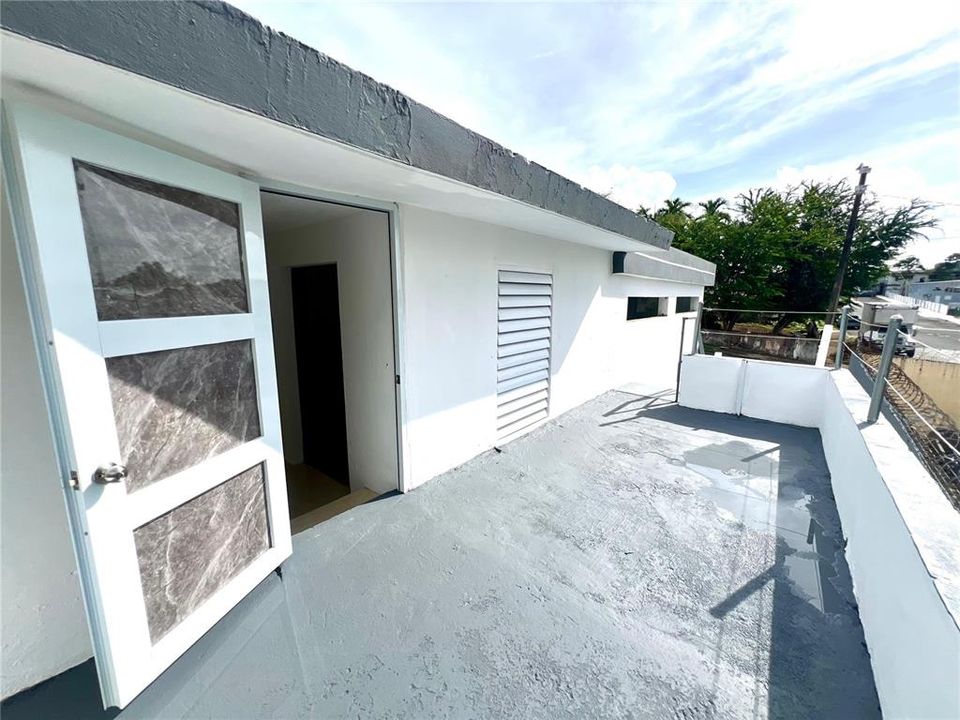 Activo con contrato: $205,000 (4 camas, 2 baños, 1646 Pies cuadrados)