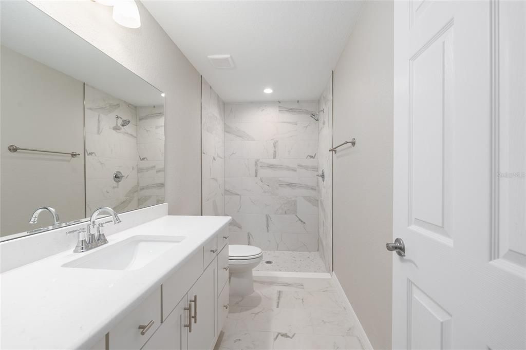 Activo con contrato: $268,900 (3 camas, 2 baños, 1400 Pies cuadrados)