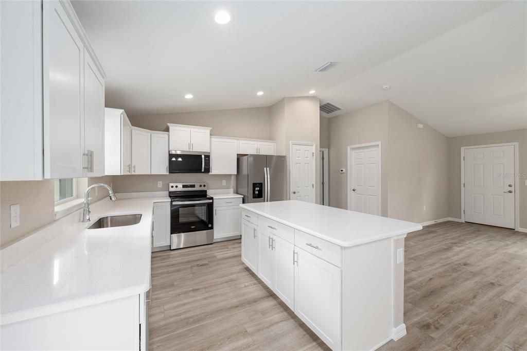 Activo con contrato: $268,900 (3 camas, 2 baños, 1400 Pies cuadrados)