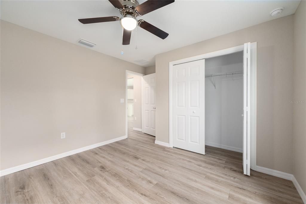 Activo con contrato: $268,900 (3 camas, 2 baños, 1400 Pies cuadrados)