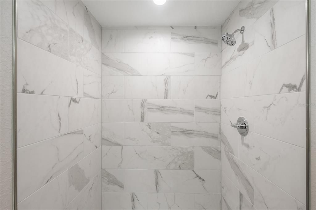 Activo con contrato: $268,900 (3 camas, 2 baños, 1400 Pies cuadrados)