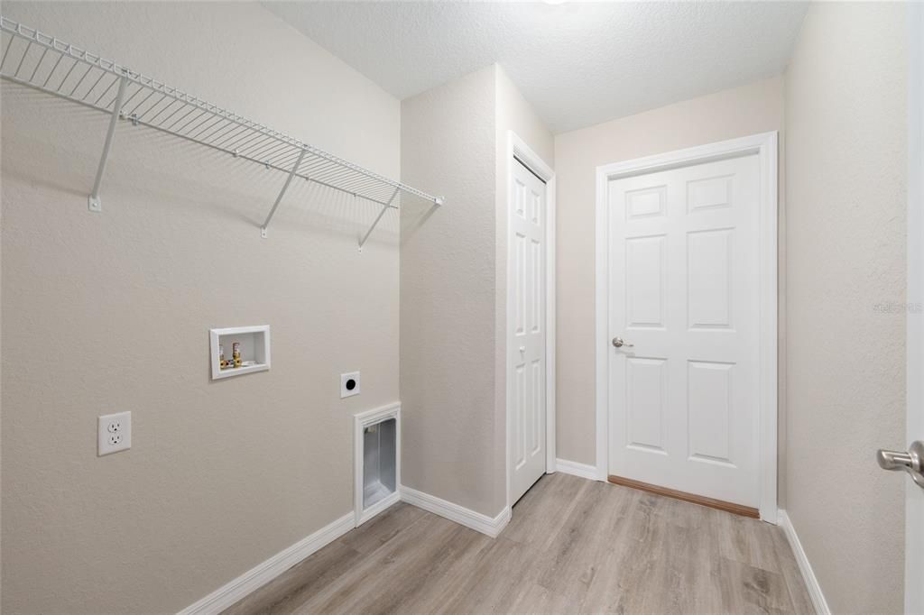 Activo con contrato: $268,900 (3 camas, 2 baños, 1400 Pies cuadrados)