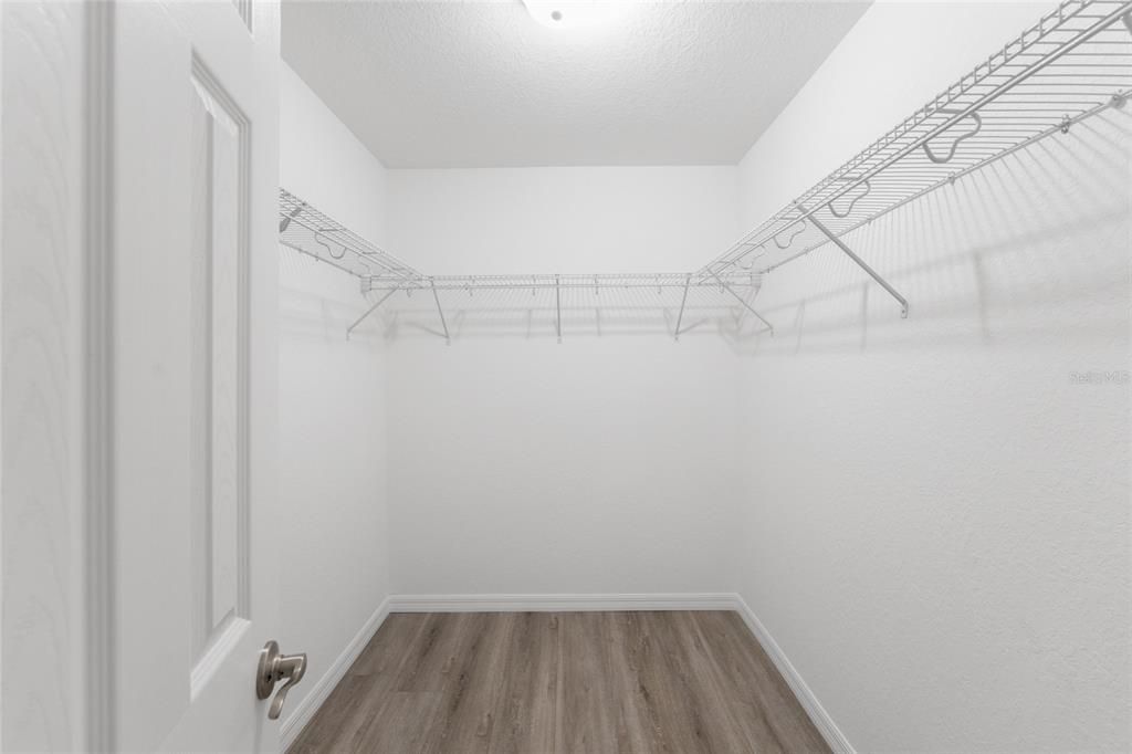 Activo con contrato: $268,900 (3 camas, 2 baños, 1400 Pies cuadrados)