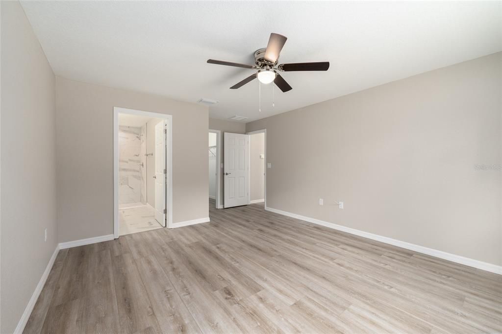 Activo con contrato: $268,900 (3 camas, 2 baños, 1400 Pies cuadrados)
