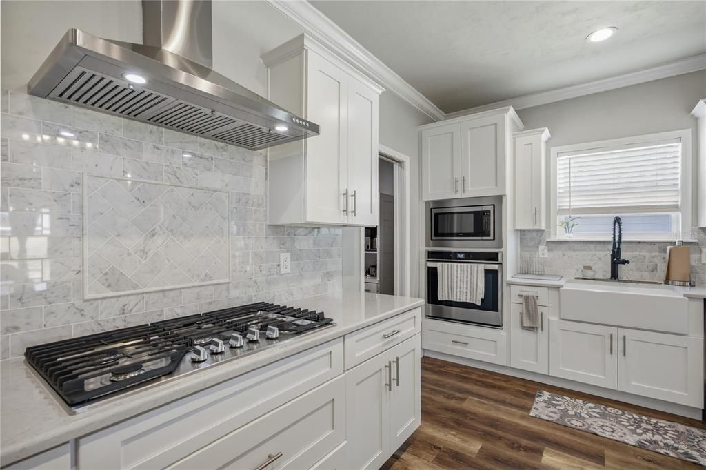 Activo con contrato: $410,000 (3 camas, 2 baños, 1695 Pies cuadrados)