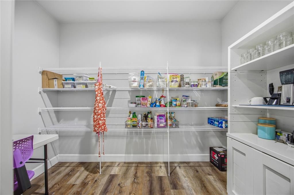 Activo con contrato: $410,000 (3 camas, 2 baños, 1695 Pies cuadrados)