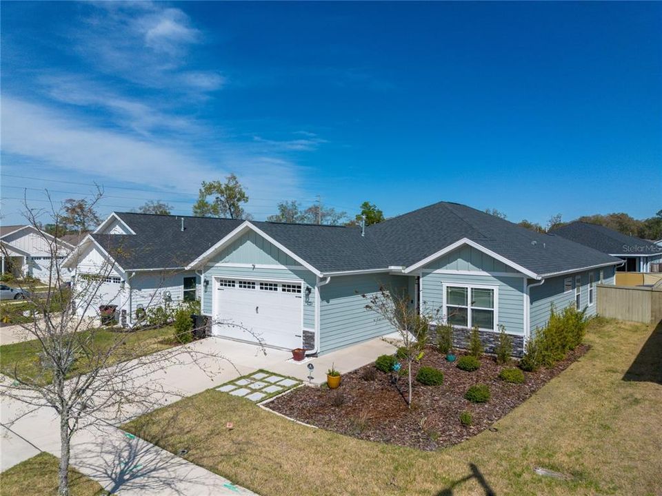 Activo con contrato: $410,000 (3 camas, 2 baños, 1695 Pies cuadrados)