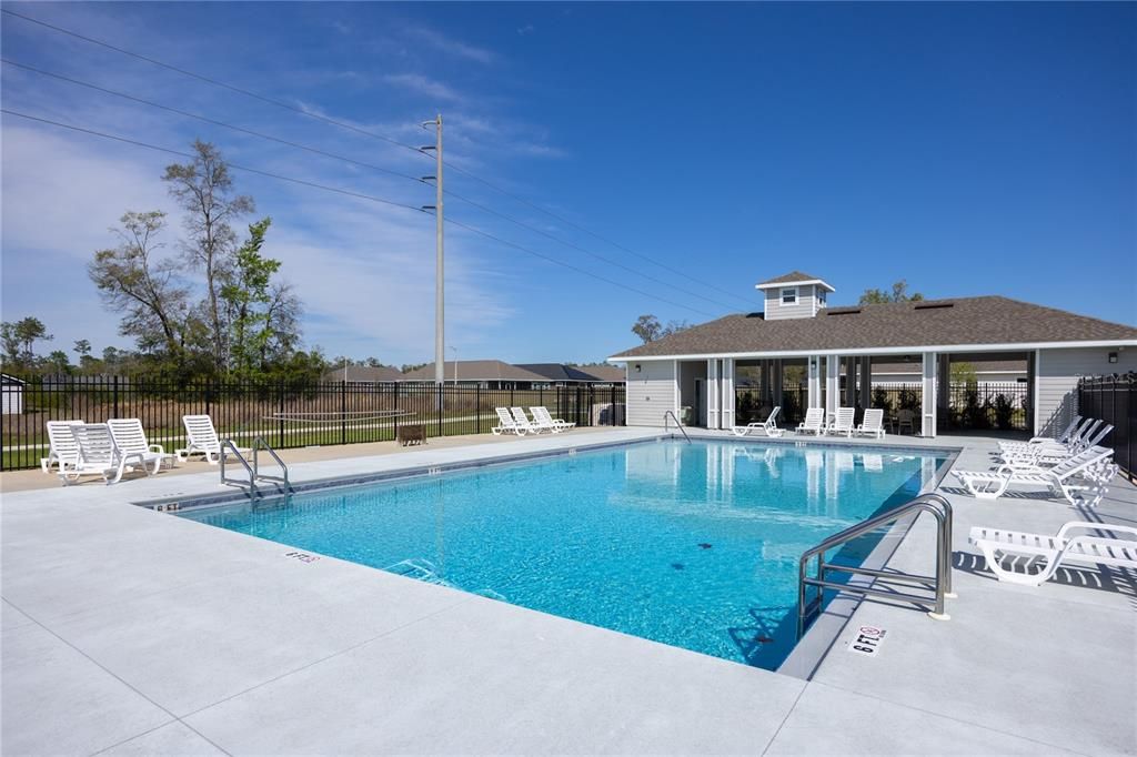 Activo con contrato: $410,000 (3 camas, 2 baños, 1695 Pies cuadrados)