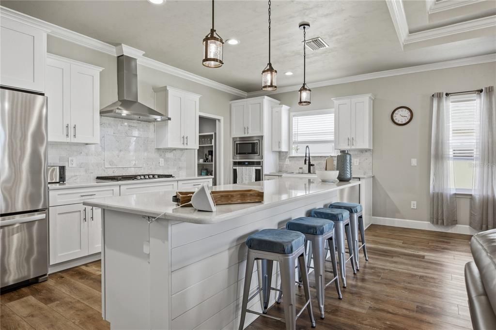 Activo con contrato: $410,000 (3 camas, 2 baños, 1695 Pies cuadrados)