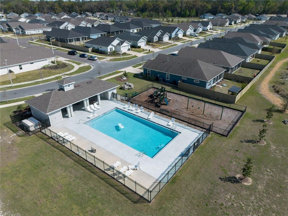 Activo con contrato: $410,000 (3 camas, 2 baños, 1695 Pies cuadrados)