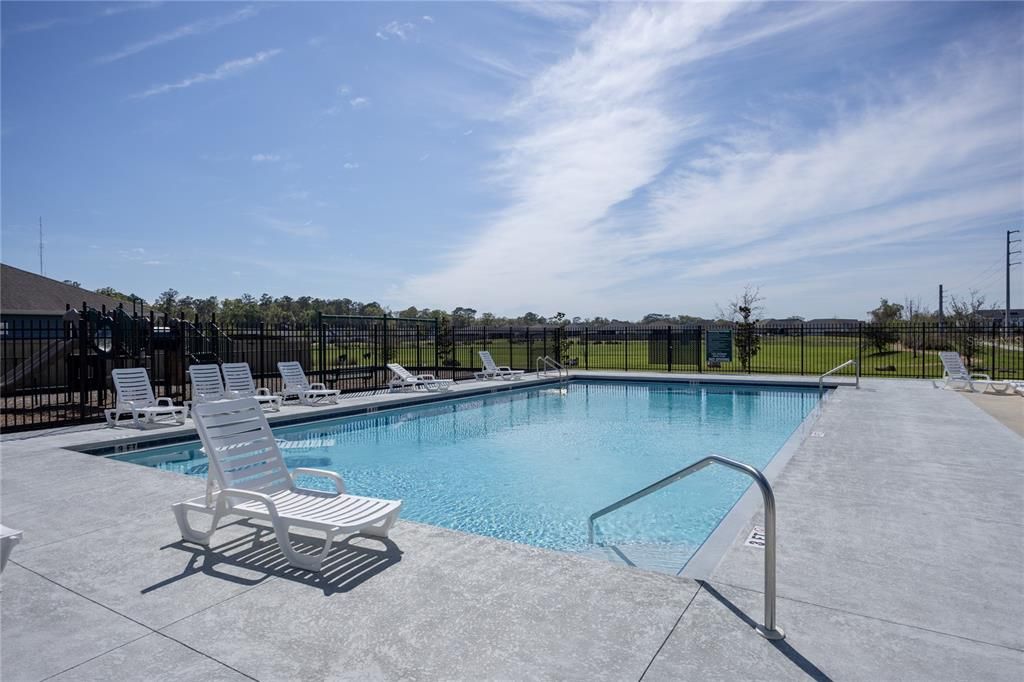 Activo con contrato: $410,000 (3 camas, 2 baños, 1695 Pies cuadrados)