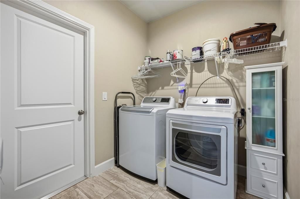 Activo con contrato: $410,000 (3 camas, 2 baños, 1695 Pies cuadrados)