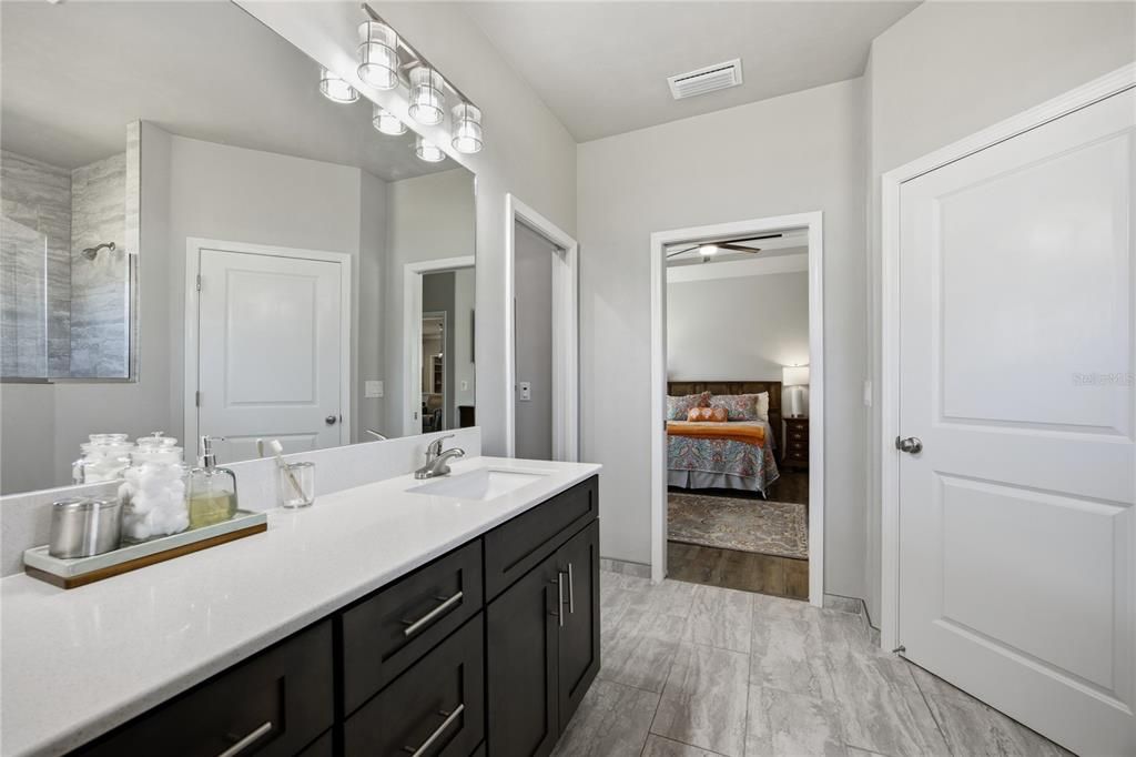 Activo con contrato: $410,000 (3 camas, 2 baños, 1695 Pies cuadrados)