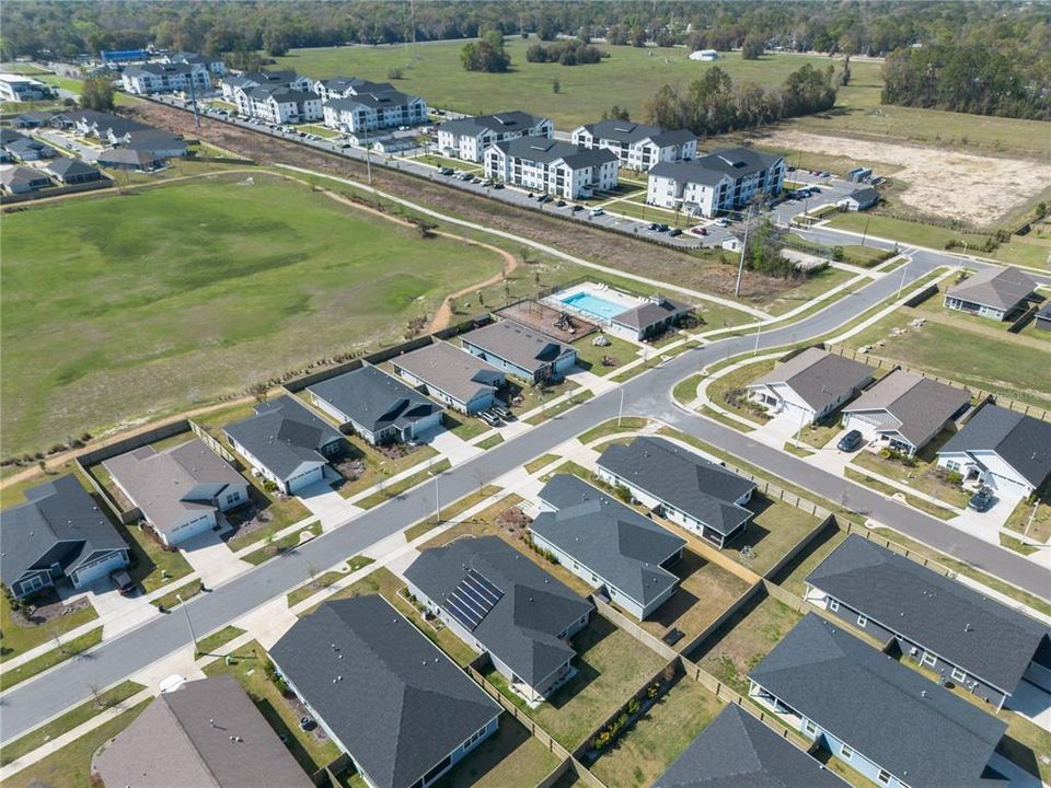 Activo con contrato: $410,000 (3 camas, 2 baños, 1695 Pies cuadrados)