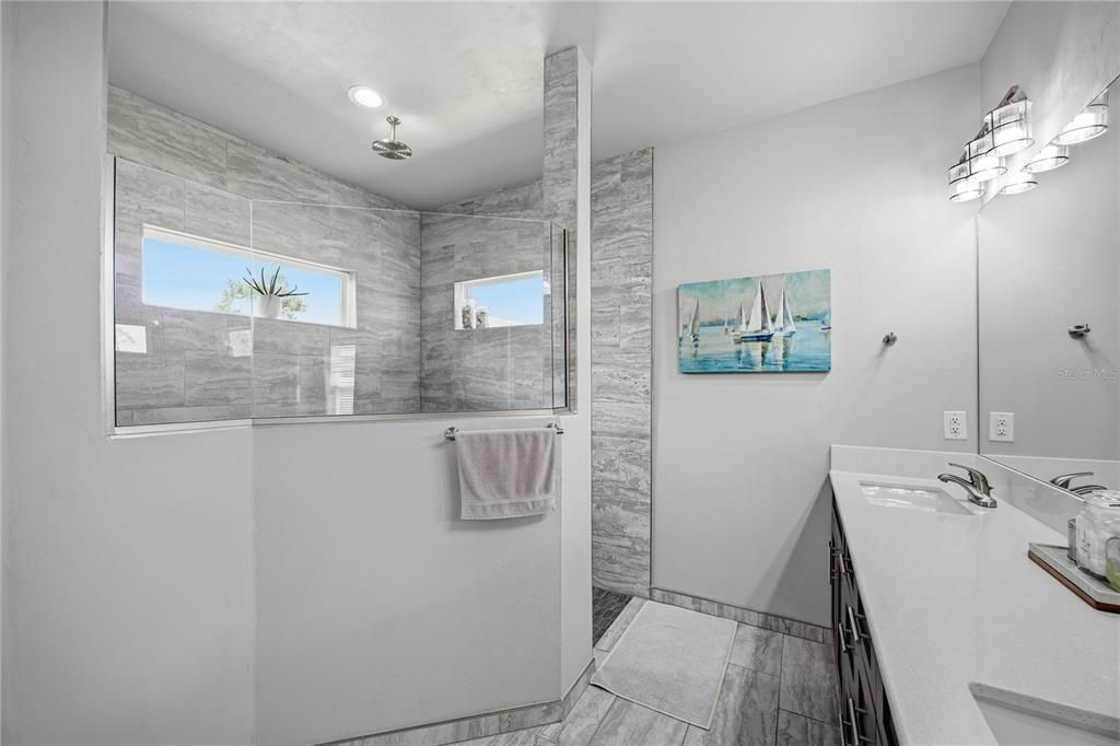 Activo con contrato: $410,000 (3 camas, 2 baños, 1695 Pies cuadrados)