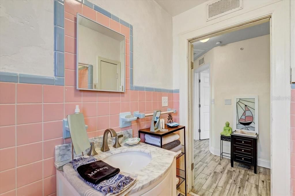 На продажу: $1,088,000 (3 спален, 0 ванн, 1949 Квадратных фут)