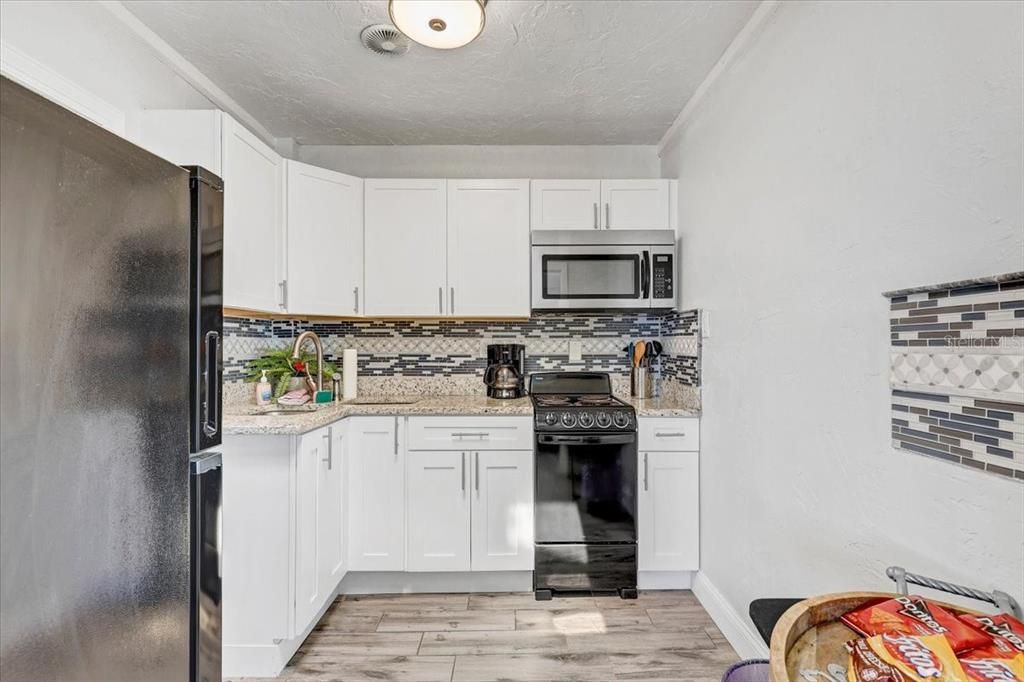 На продажу: $1,088,000 (3 спален, 0 ванн, 1949 Квадратных фут)