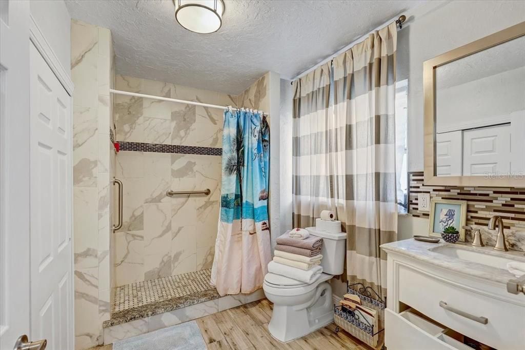 На продажу: $1,088,000 (3 спален, 0 ванн, 1949 Квадратных фут)