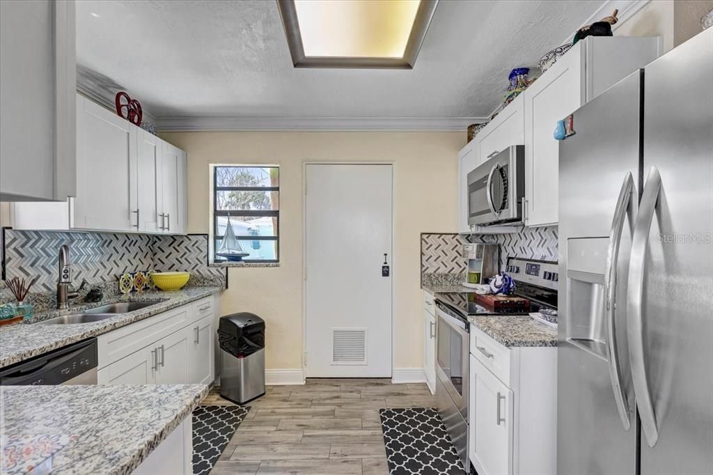 На продажу: $1,088,000 (3 спален, 0 ванн, 1949 Квадратных фут)