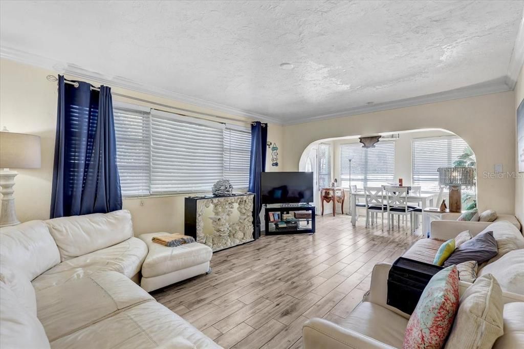 На продажу: $1,088,000 (3 спален, 0 ванн, 1949 Квадратных фут)