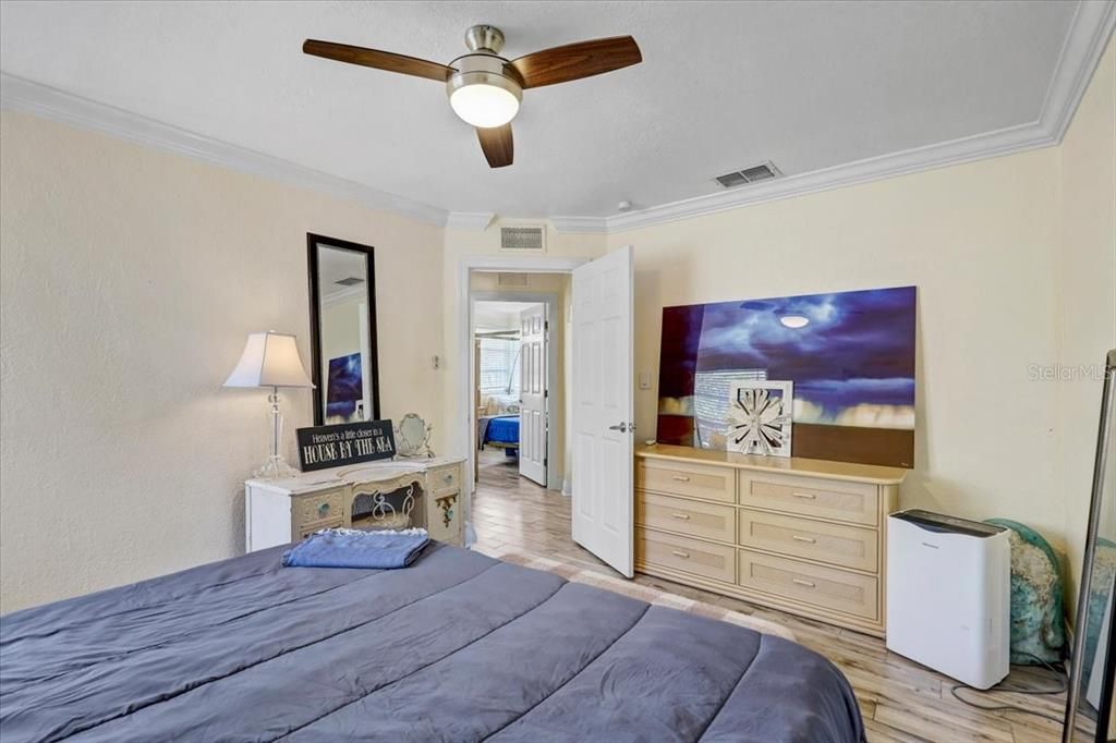 На продажу: $1,088,000 (3 спален, 0 ванн, 1949 Квадратных фут)