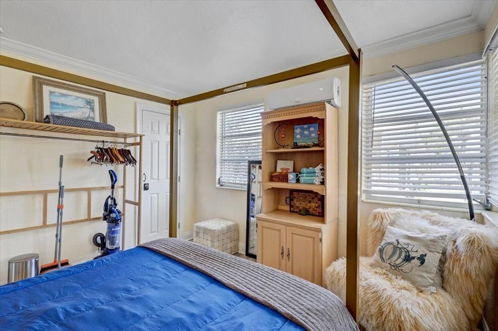 На продажу: $1,088,000 (3 спален, 0 ванн, 1949 Квадратных фут)