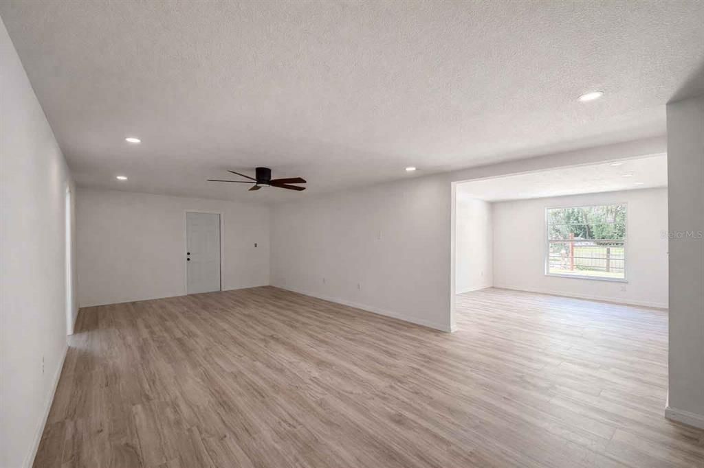 For Sale: $299,900 (5 beds, 2 baths, 2400 Square Feet)