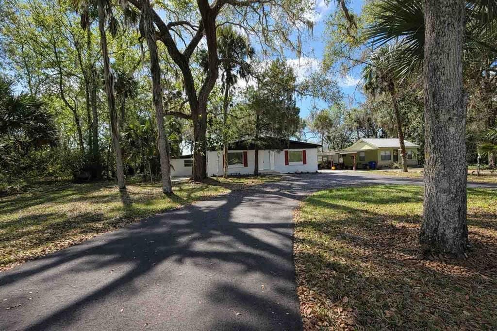 For Sale: $299,900 (5 beds, 2 baths, 2400 Square Feet)