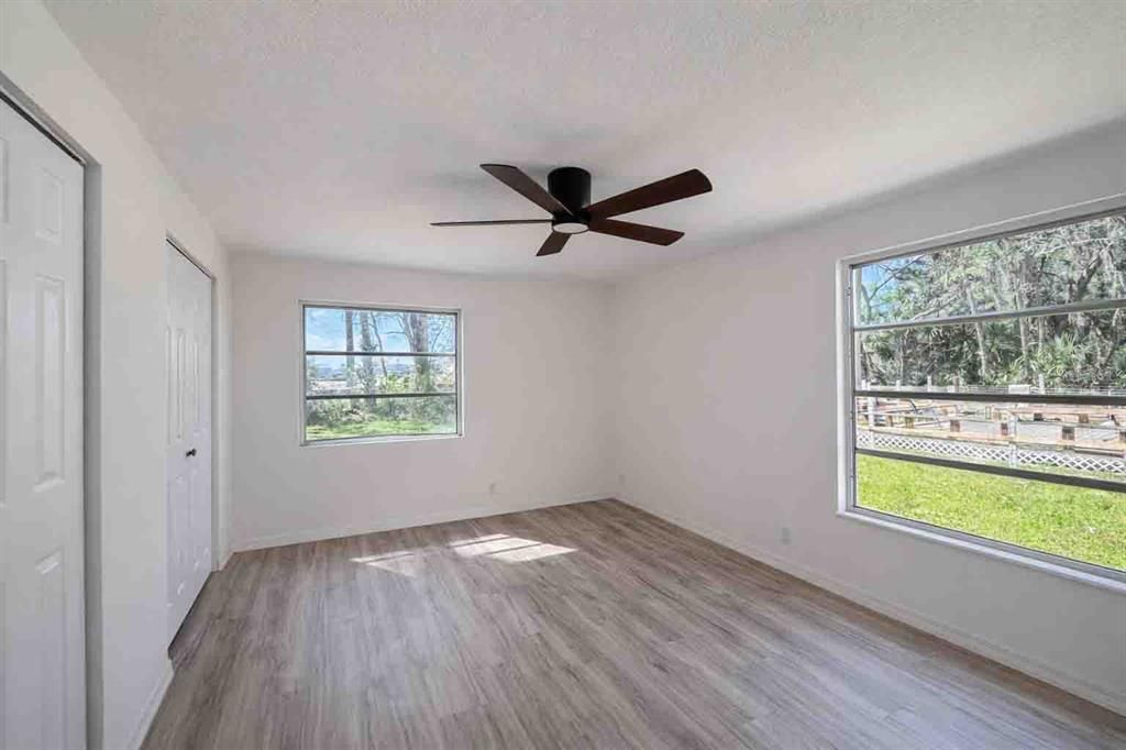 For Sale: $299,900 (5 beds, 2 baths, 2400 Square Feet)