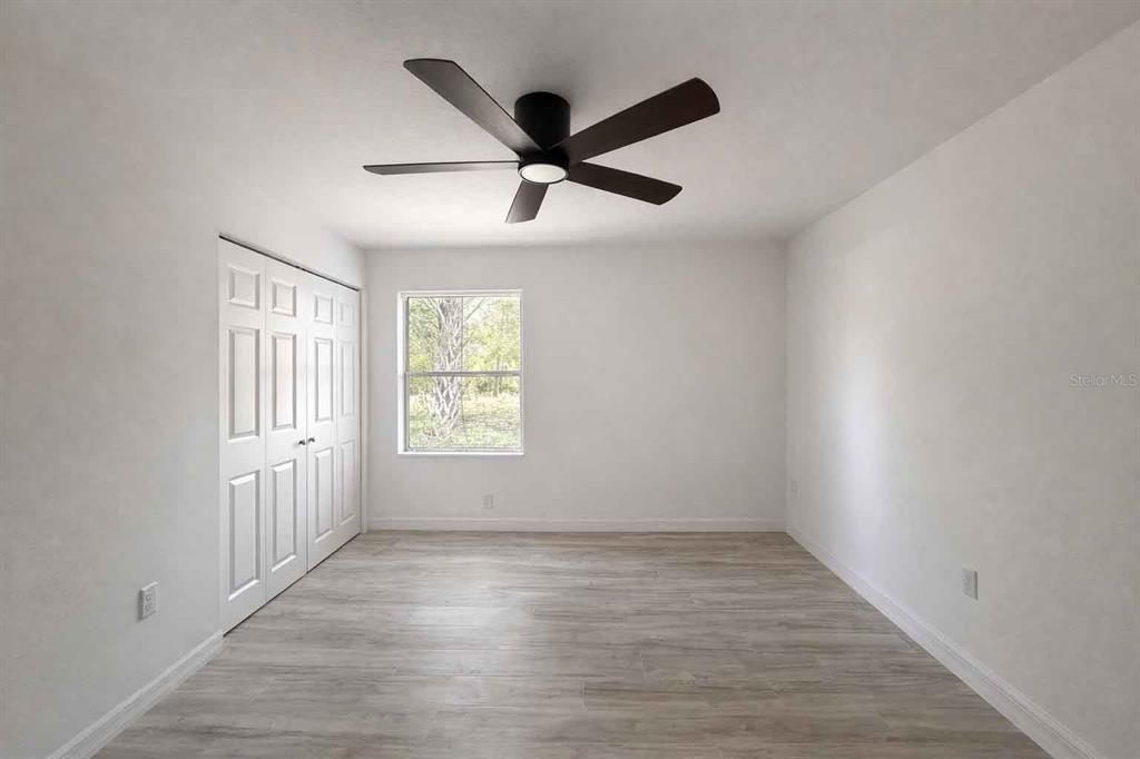 For Sale: $299,900 (5 beds, 2 baths, 2400 Square Feet)