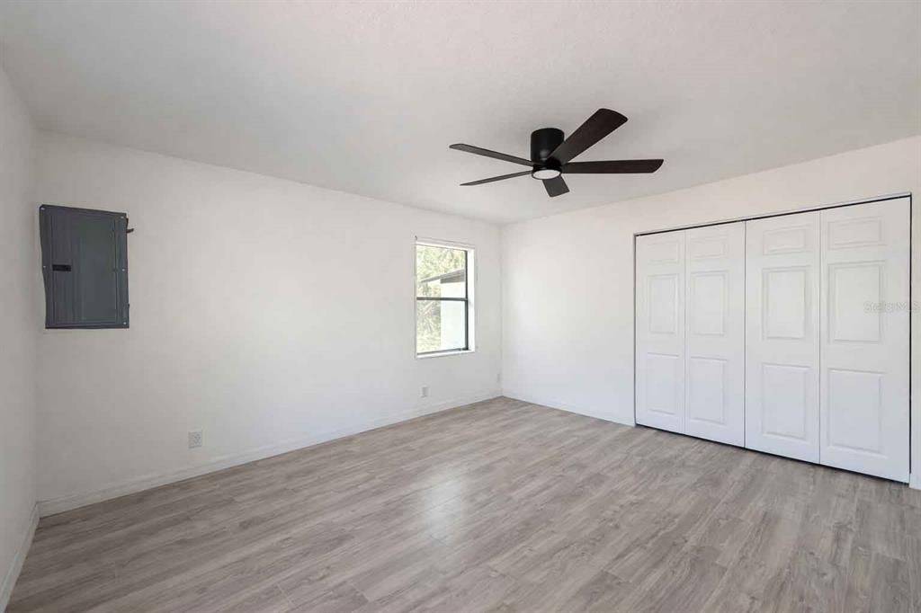 For Sale: $299,900 (5 beds, 2 baths, 2400 Square Feet)