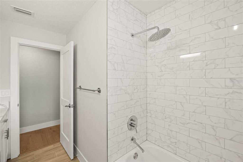 En Venta: $889,000 (4 camas, 2 baños, 1860 Pies cuadrados)
